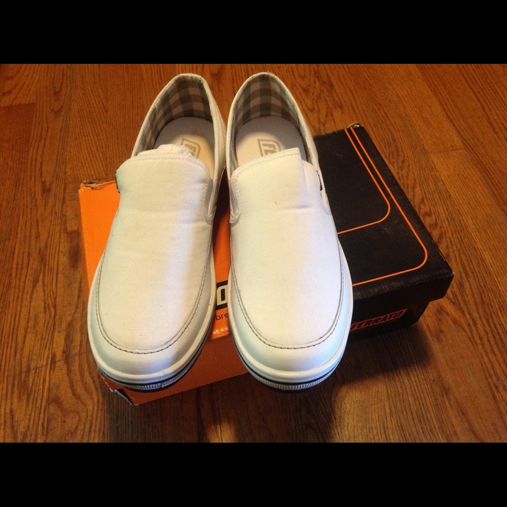 Men tennis shoes NEW